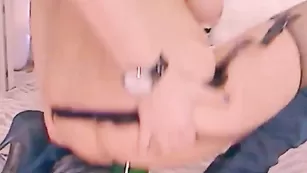 000maryxxx ненасытная блонда жестко трахает себя во все щели