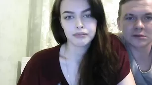 Русская девочка Milka--Feik сосет пенис