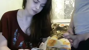 Русская девочка Milka--Feik сосет пенис