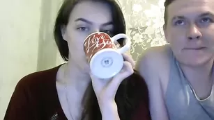 Русская девочка Milka--Feik сосет пенис