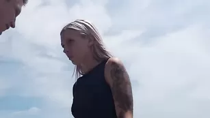 Секс на море с грудастой сукой razoad