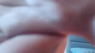 Жопастая сучка Mashulya29 играет с вибратором