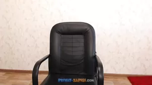 belka22 обливается маслом и мастурбирует киску