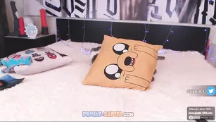 Грудастая Purple_Bitch трахнула обе дырочки