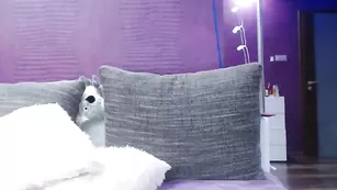 Xalexax ласкает шикарное тело в масле, долбит киску вибратором