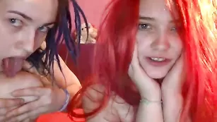 Pirozhki ласкают себя друг перед другом и камерой