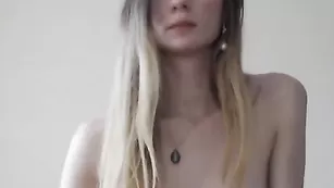 Olesssay ласкает торчащие сосочки