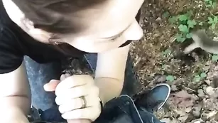 DoubleTrable сосет хуй на улице