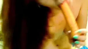 Строптивая diana19 шикарно трахает попку