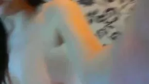 Сисястая kuca2015 раздевается и мастурбирует пизду