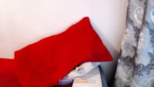 Желанная -Little-girl- мастурбирует киску ловенсом