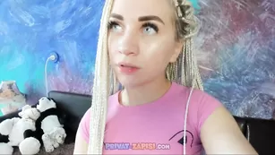 Красотка pussyformen глубоко сосет дилдо