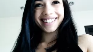 Озорная raquelle_star жестко трахает анал