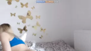 Большегрудая kriss0leoo трахает киску ловенсом