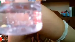 Рыжая проказница pina_kolada трахает анал