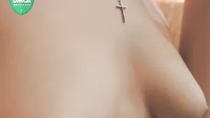 Симпатичная брюнетка оседлала большой хуй kissmurr