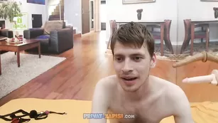 Шлюха в чулках bekkanarchy отсосала хуй