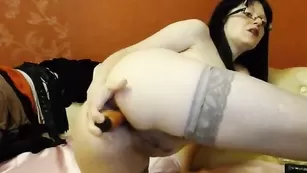 Порочная женщина трахает задницу lovelypeppy