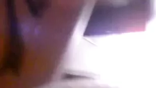 Грудастая сучка с татуировками sseduction раздевается