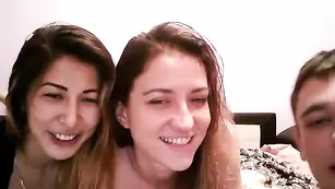 Двойной минет горячих сучек BeautyTriple