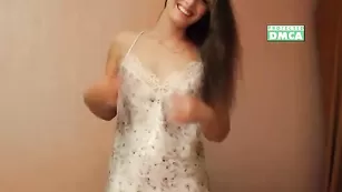 BarbaraLi милашка соблазняет стройным телом