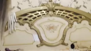 Красотка XXXDjesika разрывает дырочки игрушками