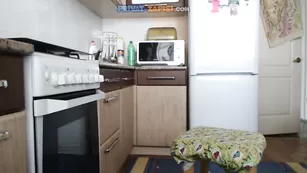 Пышная брюнетка _Pinacolada_ трахается с парнем на кухне