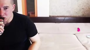 Красотка Danilvika страстно трахается с парнем