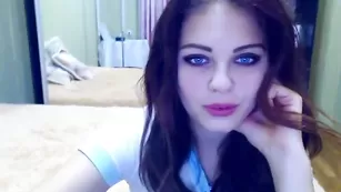 Красивая малышка -restless- ласкает большие сиськи