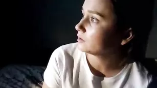 Сучка в школьной униформе doubleuphoria делает минет