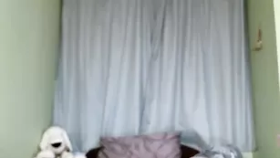 Ashleyy_X страстно трахает киску пальчиками