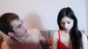 Худая грудастая брюнетка Artur-Anna сосет парню