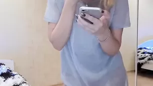 Милая девушка JulietteStar эротично двигается