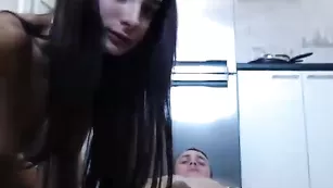 thehotsexxx анал с молодой брюнеткой на кухне