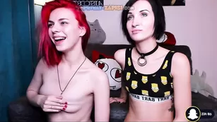 Худые телки KeokiStar играют с секс игрушками