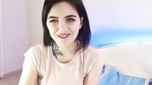 real_naomi сочная брюнетка кончает от вибратора