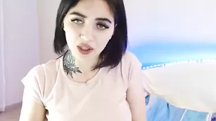real_naomi сочная брюнетка кончает от вибратора