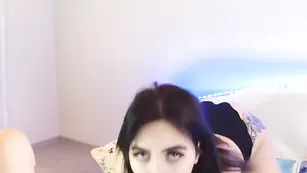 real_naomi сочная брюнетка кончает от вибратора