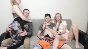 wolf_berry две блондинки делают парням минет