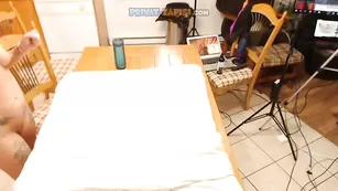 Bmary85 мужик трахает двух милф по-очереди