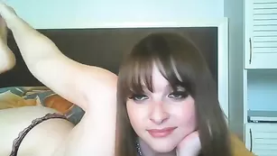 MaRiNyLkA пышная сучка ласкает вагину