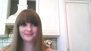 MaRiNyLkA пышная сучка ласкает вагину