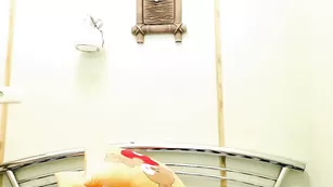 Valery_Shy ласкает большие сиськи и киску