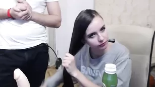 milana_and_taylor худая брюнетка делает сочный минет