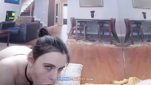 Trishanhoward делает сочный минет от первого лица