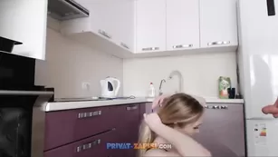 ablackawhite секс с блондинкой на кухне