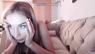 SexySabotage милашка ласкает красивые сиськи