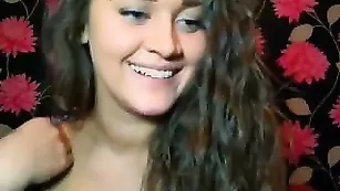 Гламурная цаца MiaMur с подружкой показывает сиськи