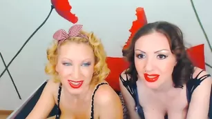 Шикарные телки crasysexyanna и angelica ласкают бритые дырочки