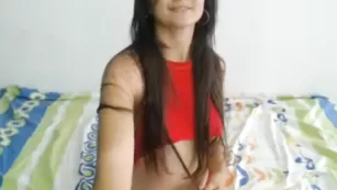 Неотразимая самка Mialatina_69 позирует в нижнем белье